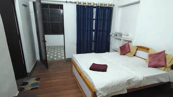 Single Room | Desk, free WiFi