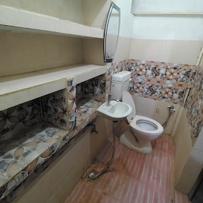 Single Room | Bathroom | Shower, towels, soap - BABA HOME STAY (Varanasi)