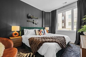 4 bedrooms, iron/ironing board, WiFi, bed sheets - The Afterglow: Rooftop, Speakeasy, Sleeps 12 (Nashville)