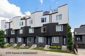 Exterior - The Afterglow: Rooftop, Speakeasy, Sleeps 12 (Nashville)