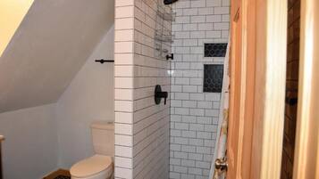 Superior House, Balcony, River View | Bathroom