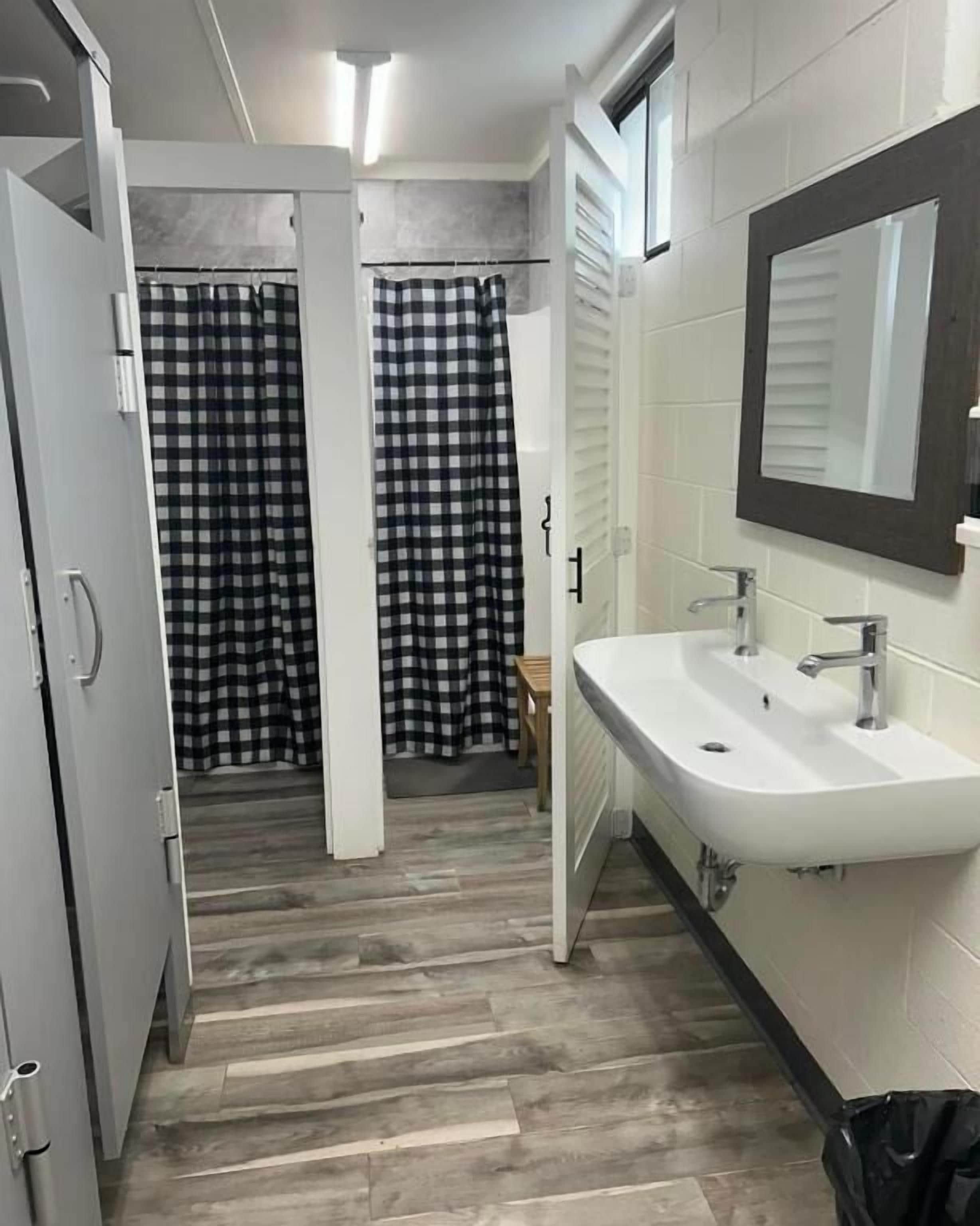 Classic Cottage, Pets allowed, Courtyard View | Bathroom