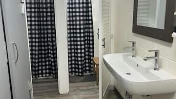 Classic Cottage, Pets allowed, Courtyard View | Bathroom