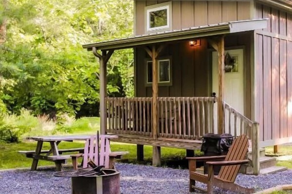 Classic Cottage, Pets Allowed, Courtyard View | Outdoor dining