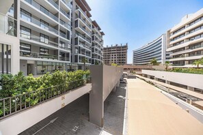 Exterior - Free housekeeping visits during your stay - StayShort - Stylish 2 Bed Apartment in Silicon Oasis for 6 with Balcony (Silicon Oasis)