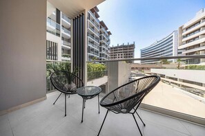 Property grounds - Free housekeeping visits during your stay - StayShort - Stylish 2 Bed Apartment in Silicon Oasis for 6 with Balcony (Silicon Oasis)