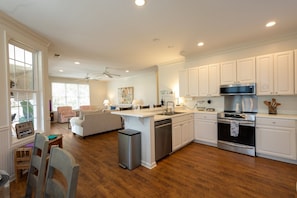 Private kitchen - Pelican Pass Beach House (Tybee Island)