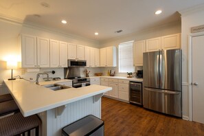 Private kitchen - Pelican Pass Beach House (Tybee Island)