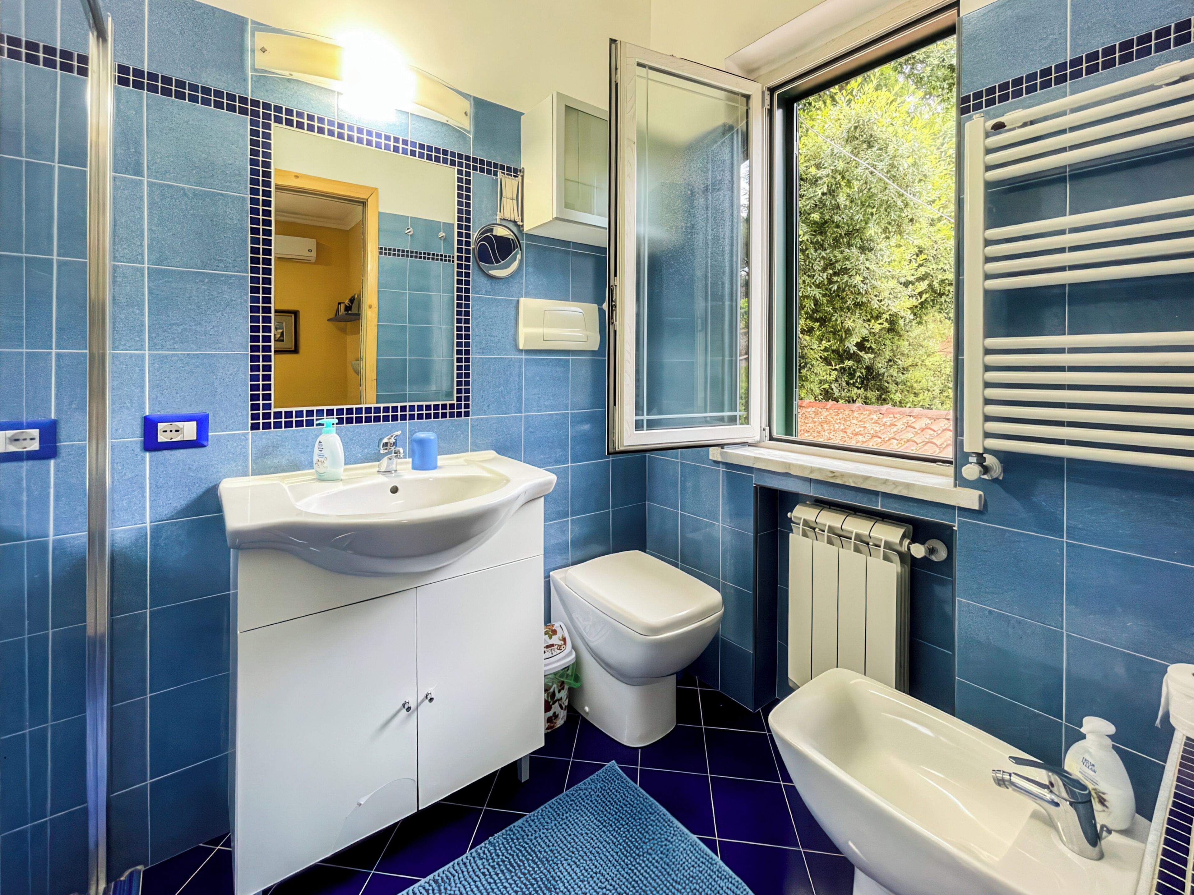 Basic Room, Balcony, City View | Bathroom