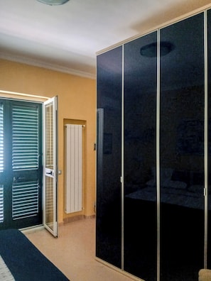 Basic Room, Balcony, City View - Camera con Ingresso Indipendente (Campania)