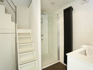 House | Bathroom - Holiday Home in Halfweg With Terrace (Halfweg)