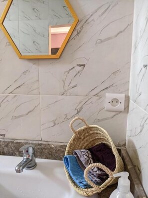 Classic Triple Room, Garden View | Bathroom - mesdunes (Sidi Ali Ben Hamdouche)