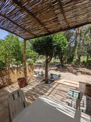 Outdoor dining - mesdunes (Sidi Ali Ben Hamdouche)