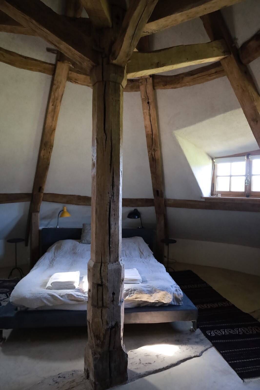 4 slaapkamers, een strijkplank/strijkijzer, beddengoed