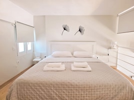 Cortinas blackout, tabla de planchar con plancha y wifi gratis