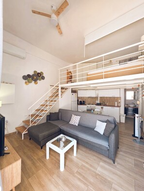 Deluxe-Apartment, Stadtblick | Verdunkelungsvorhänge, Bügeleisen/Bügelbrett, kostenloses WLAN
