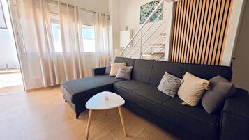 Deluxe-Apartment, Stadtblick | Verdunkelungsvorhänge, Bügeleisen/Bügelbrett, kostenloses WLAN