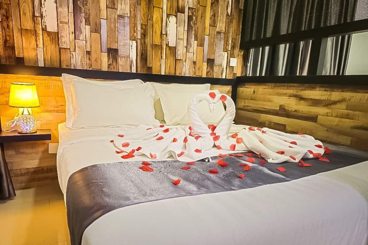 Standard Condo, Non Smoking, Balcony | Iron/ironing board, WiFi (free)