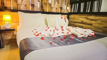Standard Condo, Non Smoking, Balcony | Iron/ironing board, free WiFi