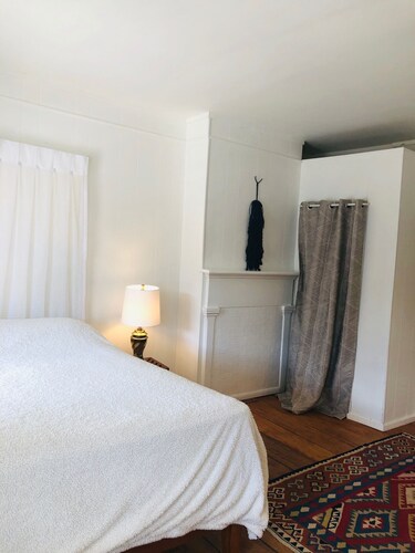 Charming Woodstock Studio Full Kitchen Historic Catskills Retreat