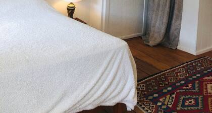 Charming Woodstock Studio Full Kitchen Historic Catskills Retreat