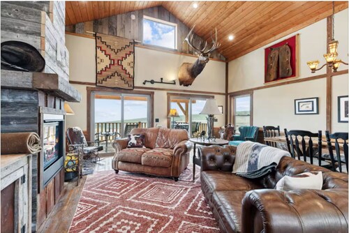 Red Mountain Ranch with Bitterroot Views in charming Stevensville