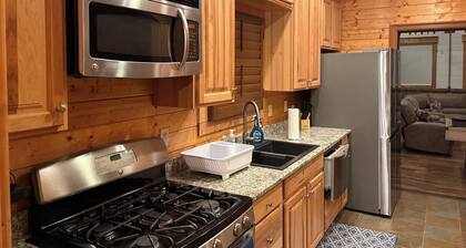 Blue Creek Hideaway- 2BR Cabin located on Lake Mitchell, AL