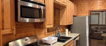Blue Creek Hideaway- 2BR Cabin located on Lake Mitchell, AL