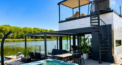 Comfortable House on the Water With a Jacuzzi