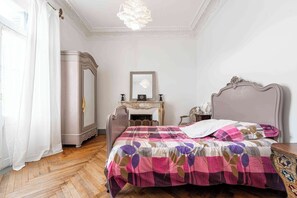 7 slaapkamers, een strijkplank/strijkijzer, wifi, beddengoed
