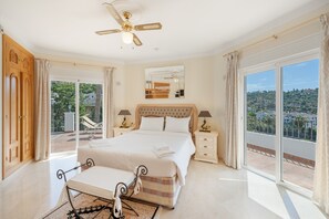 6 bedrooms, iron/ironing board, WiFi, bed sheets