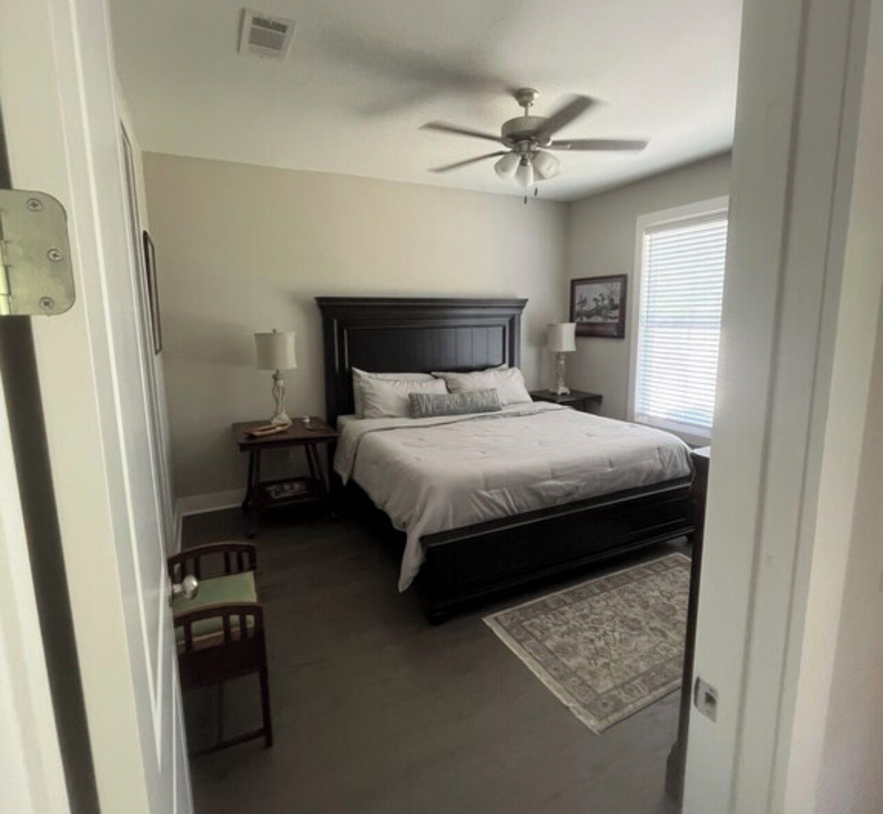 3 habitaciones, tabla de planchar con plancha, wifi y ropa de cama 