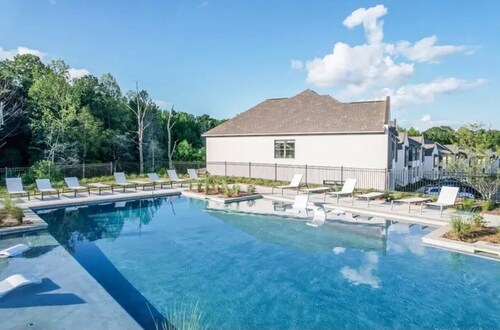 Convenient College Football Condo 5 mins to Stadium and 1.5 miles off the square