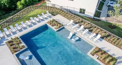 Convenient College Football Condo 5 mins to Stadium and 1.5 miles off the square
