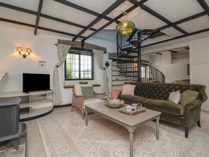 Living area - The Olde Forge (Minehead)