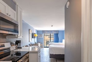 Coffee/tea maker, fridge, microwave, oven - Completely Updated Oceanview Suite! Sea Mist 50611 (Myrtle Beach)