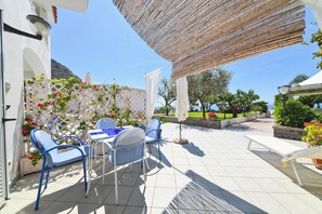 Outdoor dining - Vrbo Property (Barano D'ischia)