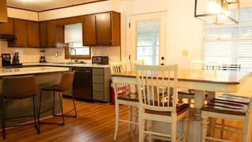 Deluxe House, Patio | Dining