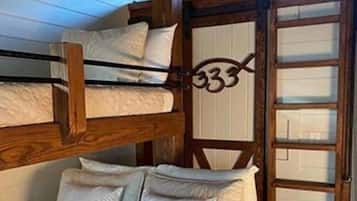 Cabin, Balcony, Lake View | Free WiFi