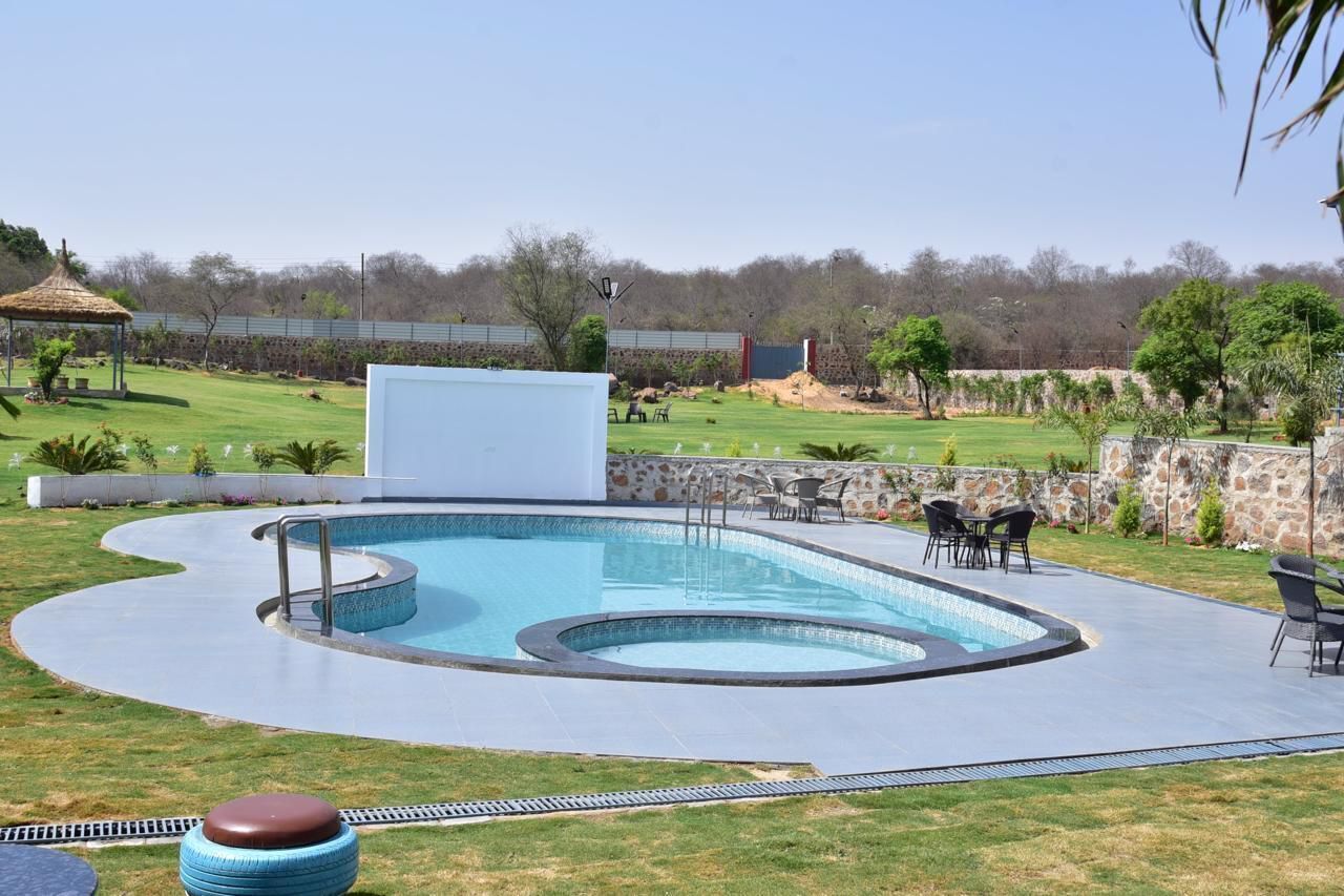 15 piscinas techadas, 15 piscinas al aire libre