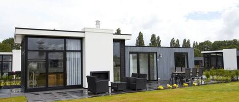 House | Outdoor dining