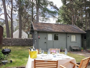 Outdoor dining - Gairnshiel School House (Ballater)