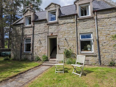Gairnshiel School House