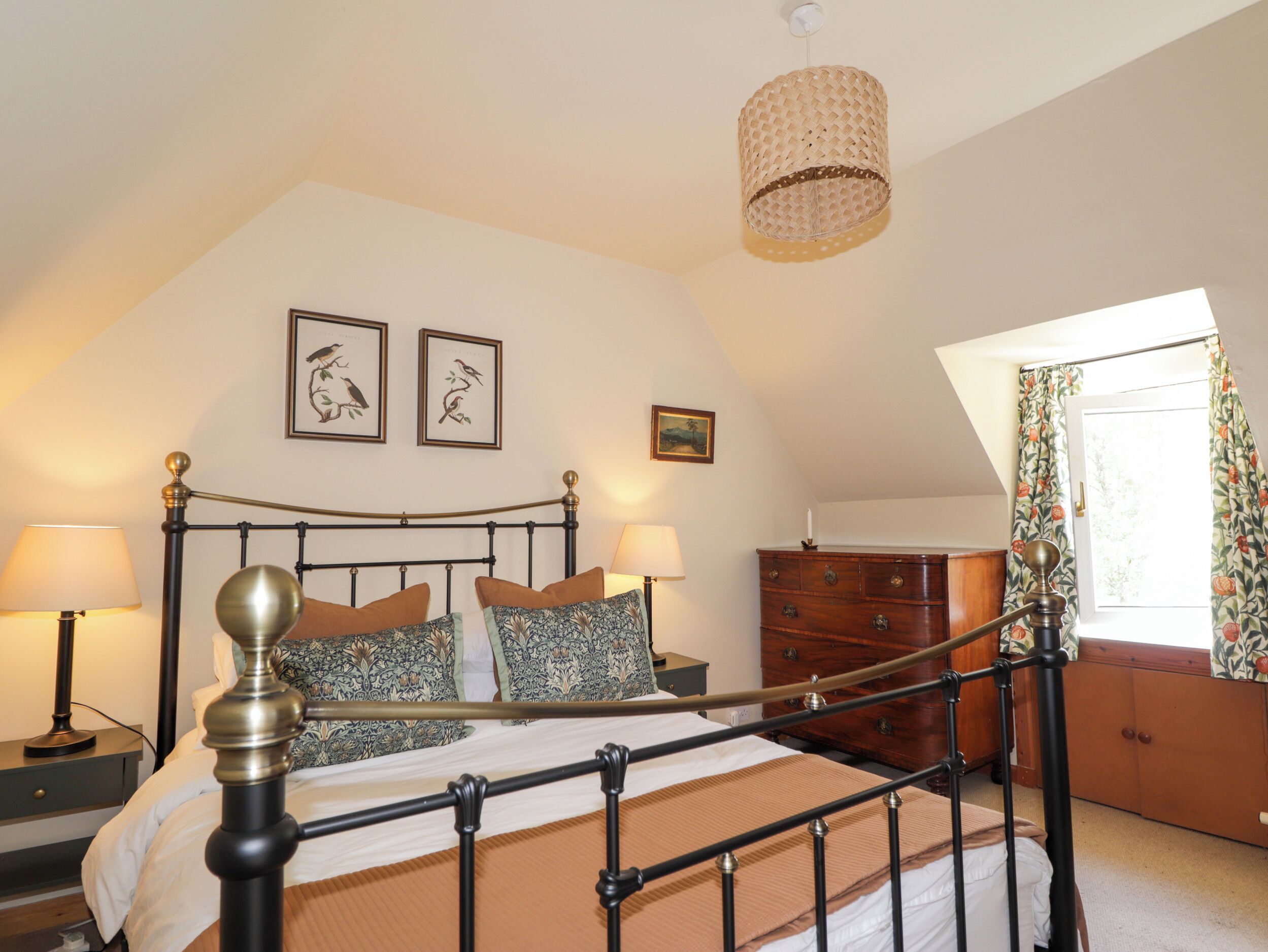 2 bedrooms, individually decorated, individually furnished, free WiFi