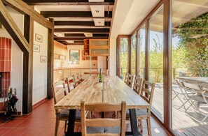 House | Dining - Large, Comfortable Holiday Home With a Garden (Drawno)