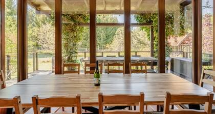 Large, Comfortable Holiday Home With a Garden