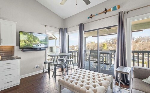 Peaceful 1-bedroom condo with main channel view in Osage Beach