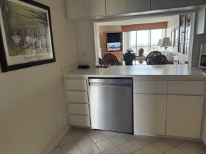 Interior - 2 bedroom condo in Cape Coral .  On canal and river views. Walk to Jaycee Park. (Cape Coral)