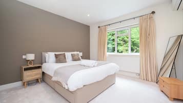 5 bedrooms, iron/ironing board, free WiFi, bed sheets