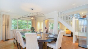 A dining area with a round table, chairs, and a hanging light fixture. - Willow Lodge 5,800 SQFT Quiet Luxury Living - Pass the Keys (Elstree)